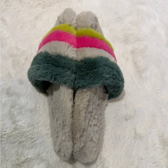 aerie size 8 fuzzy open toe slippers - Picture 3 of 5